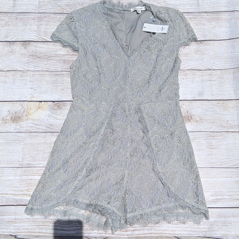 NWT Franchesca's grey lace romper. Med